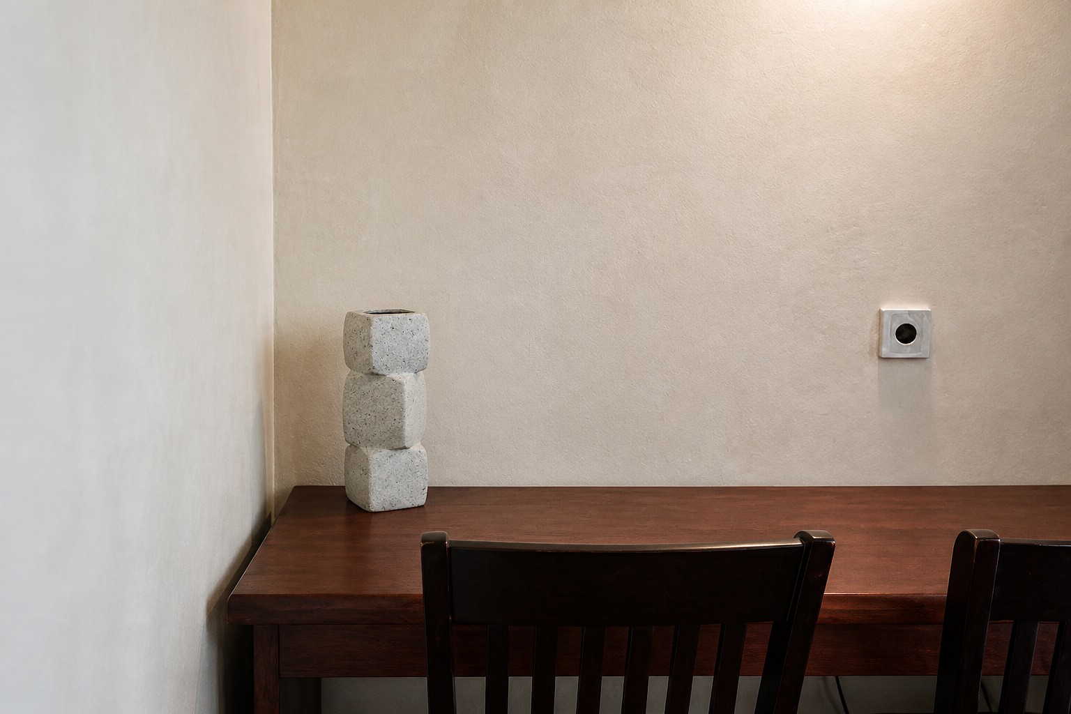 Quiet desk corner at Sereniqe Heaven, Hikkaduwa